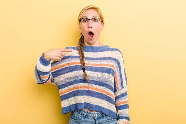 Young Adult Blonde Woman Looking Shocked Surprised Mouth Wide Open — Stockfoto