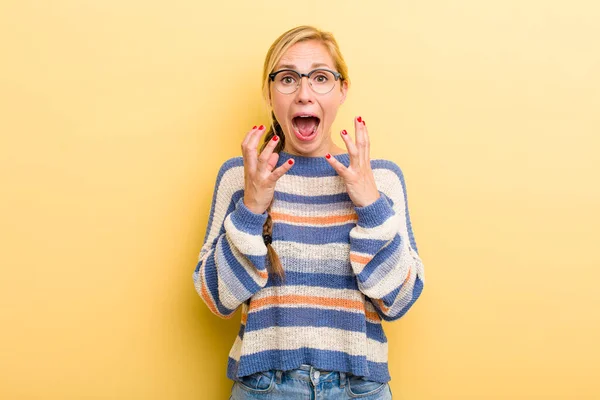 Young Adult Blonde Woman Looking Desperate Frustrated Stressed Unhappy Annoyed — Stockfoto