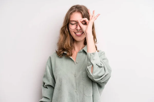 Teenager Young Girl Smiling Happily Funny Face Joking Looking Peephole — Stockfoto