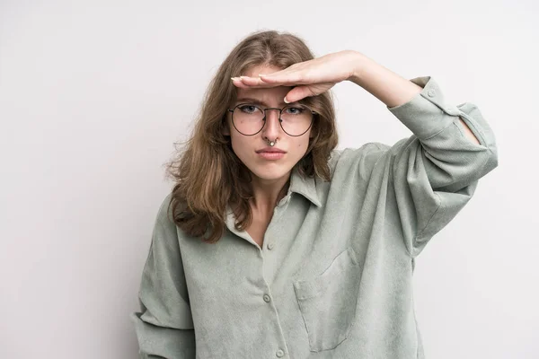 Teenager Young Girl Looking Bewildered Astonished Hand Forehead Looking Far — Stok fotoğraf