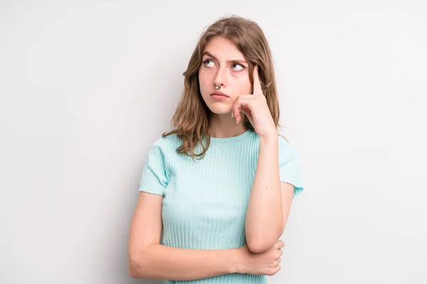 Teenager Young Girl Concentrated Look Wondering Doubtful Expression Looking Side — ストック写真