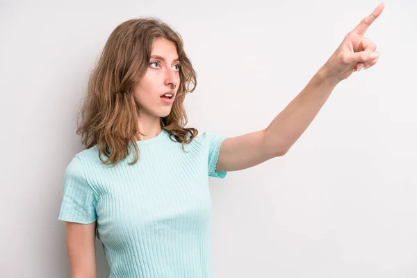 Teenager Young Girl Feeling Shocked Surprised Pointing Looking Upwards Awe — Stok fotoğraf