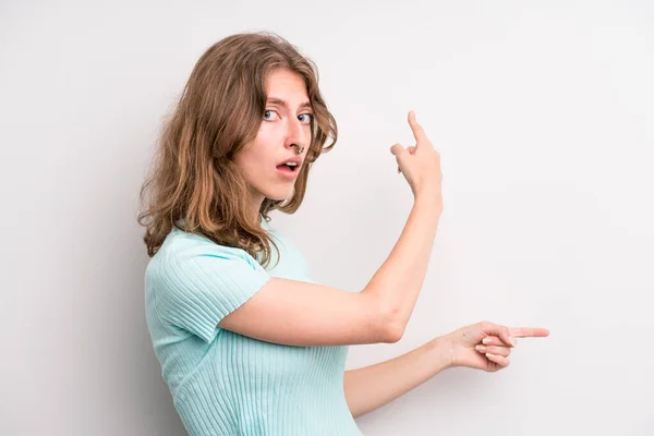 Teenager Young Girl Feeling Shocked Surprised Pointing Copy Space Side — Foto Stock