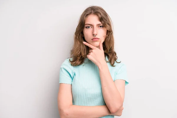 Teenager Young Girl Looking Serious Thoughtful Distrustful One Arm Crossed — Foto de Stock