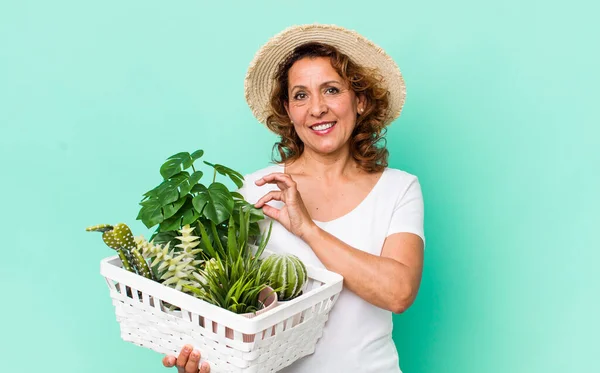 Middle Age Pretty Woman Plants Gardering Concept — Foto Stock