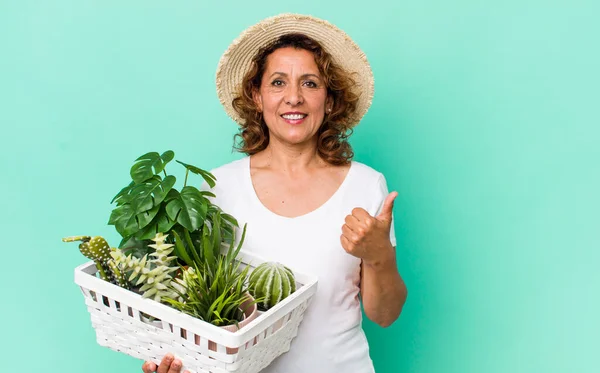 Middle Age Pretty Woman Plants Gardering Concept — Stockfoto