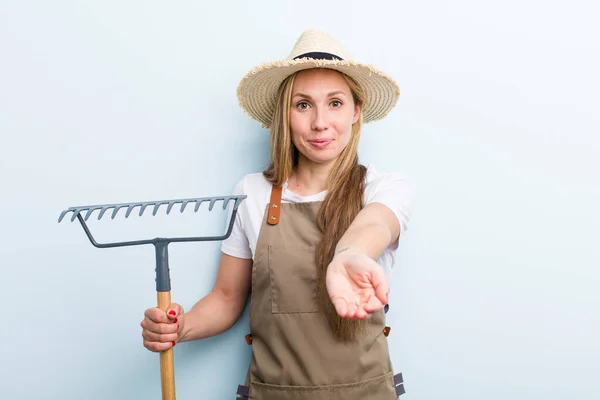 Young Blonde Woman Rake Farmer Concept — Stockfoto