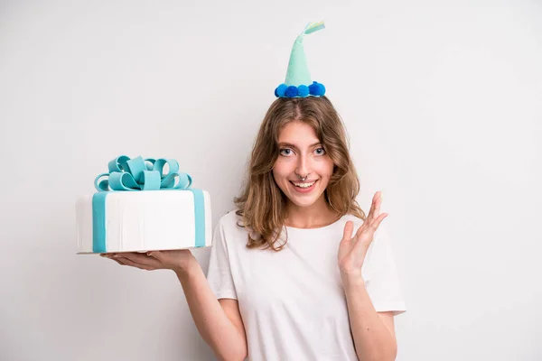 Young Girl Holding Birthday Cake — Stock fotografie