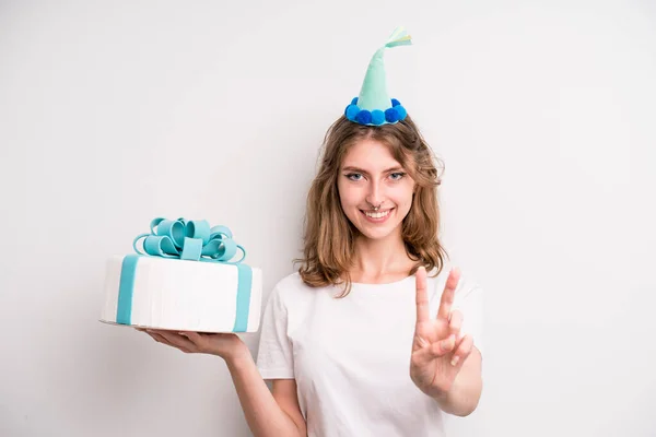 Young Girl Holding Birthday Cake — Stock fotografie