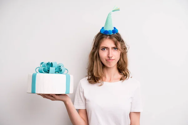 Young Girl Holding Birthday Cake — Fotografia de Stock