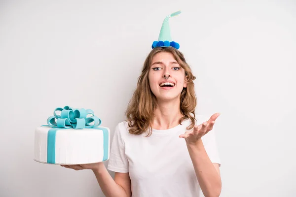 Young Girl Holding Birthday Cake — Fotografia de Stock