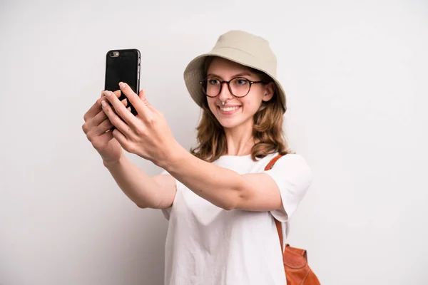 Young Girl Using Her Phone Tourist Concept — Stockfoto