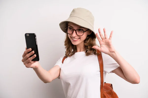 Young Girl Using Her Phone Tourist Concept — Stockfoto