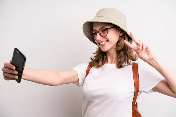 Young Girl Using Her Phone Tourist Concept — Stockfoto