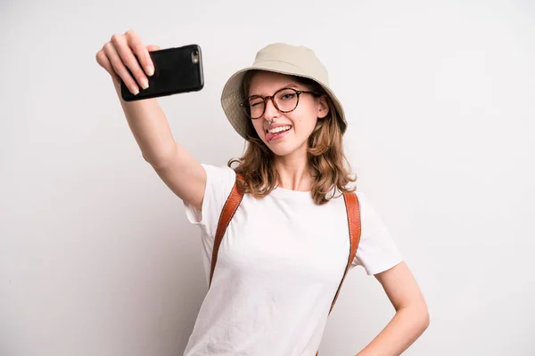 Young Girl Using Her Phone Tourist Concept — Stockfoto