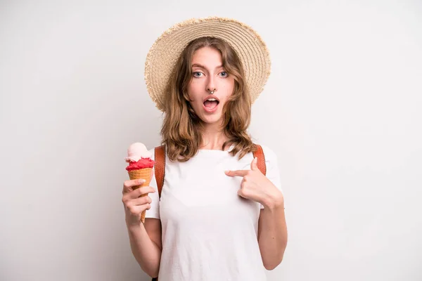 Young Girl Ice Cream Summer Cocnept — Foto Stock