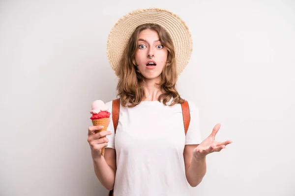 Young Girl Ice Cream Summer Cocnept — Stock Photo, Image