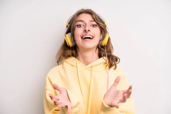 Young Girl Listening Music Her Headphones — 스톡 사진