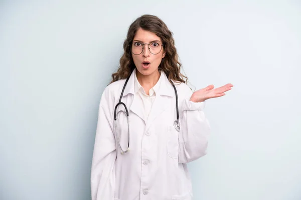 Pretty Young Adult Woman Physician Concept — Foto Stock