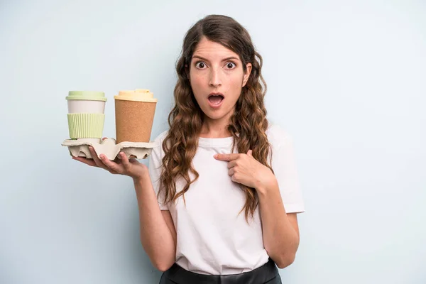 Pretty Young Adult Woman Take Away Coffee — Stockfoto