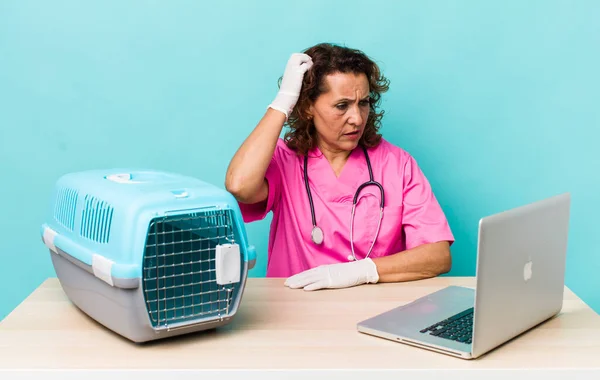 Middle Age Woman Smiling Happily Daydreaming Doubting Veterinarian Concept — Stockfoto