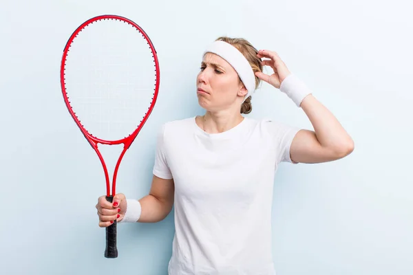 Blonde Pretty Woman Practicing Tennis Sport — ストック写真