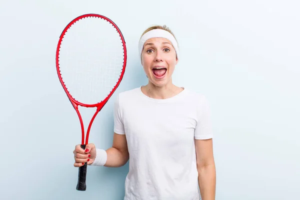 Красива Блондинка Практикуючий Тенісний Спорт — стокове фото
