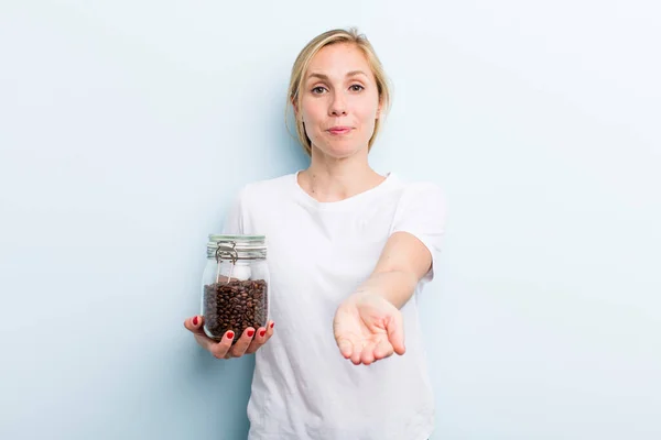 Blonde Pretty Woman Coffee Beans Concept — Stockfoto