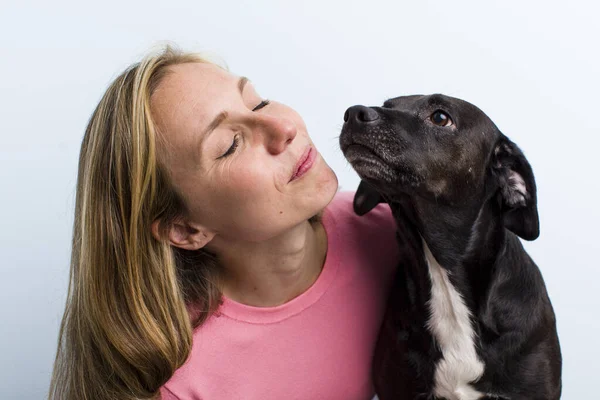 Blonde Hübsche Frau Mit Einem Haustier — Stockfoto