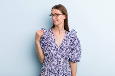 Genç ve güzel bir kadın.