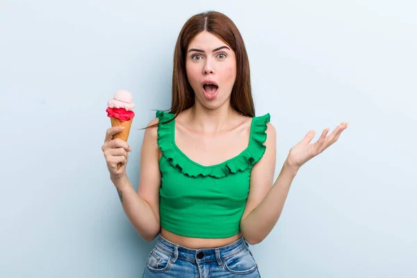 Young Adult Pretty Woman Ice Cream Summer Concept — Stockfoto