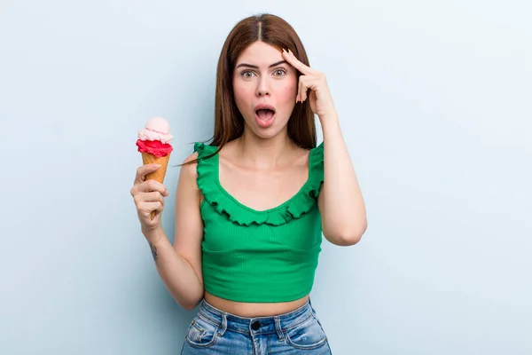 Young Adult Pretty Woman Ice Cream Summer Concept — ストック写真