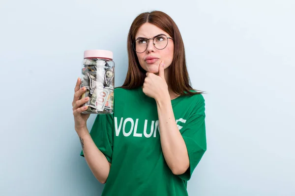 Young Adult Pretty Woman Volunteer Donation Concept — Fotografia de Stock