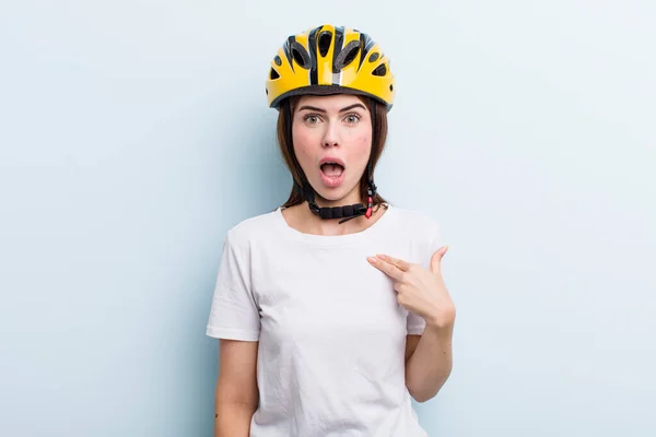 Young Adult Pretty Woman Bike Concept — Stockfoto