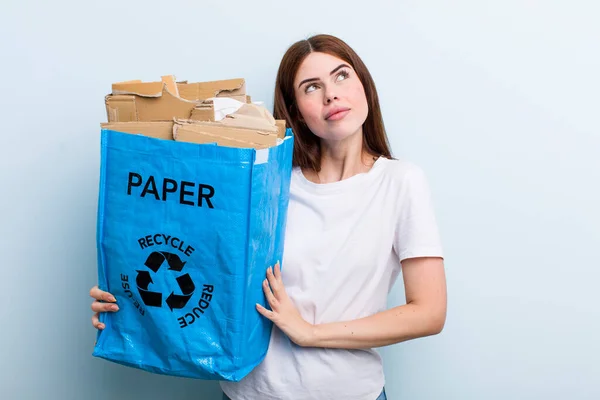 Young Adult Pretty Woman Recycle Concept — Stock Photo, Image