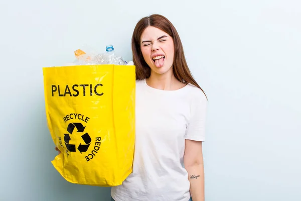 Young Adult Pretty Woman Recycle Concept — Stockfoto