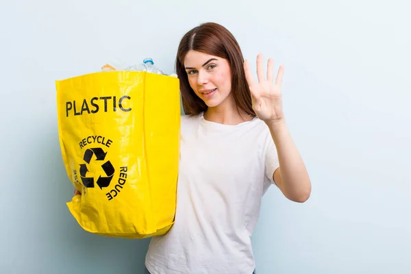 Young Adult Pretty Woman Recycle Concept — Stockfoto