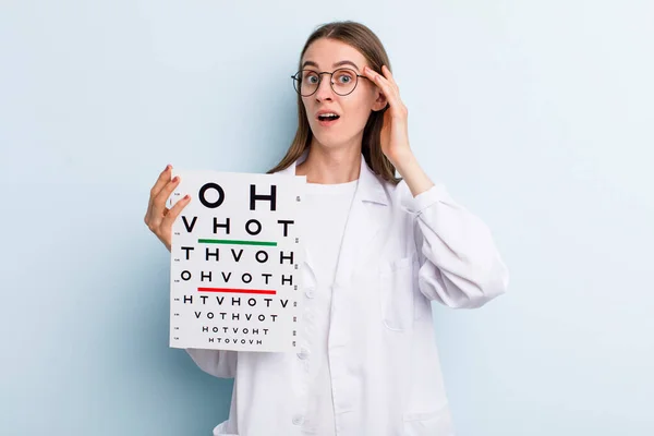 Junge Erwachsene Hübsche Frau Optischer Sehtest Kokain — Stockfoto