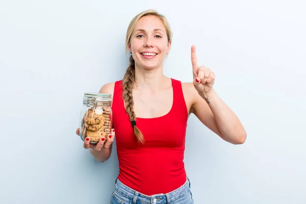 Young Adult Blonde Woman Home Made Cookies — Stockfoto