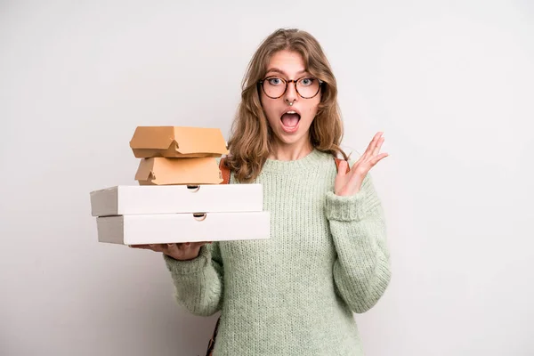 Teenager Girl Delivery Take Away Fast Food Concept — Stockfoto