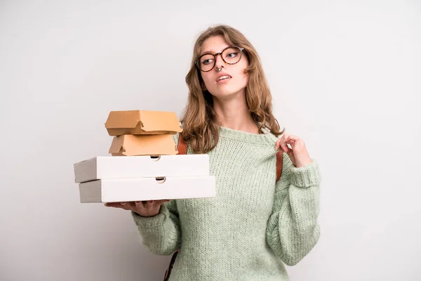Teenager Girl Delivery Take Away Fast Food Concept — ストック写真