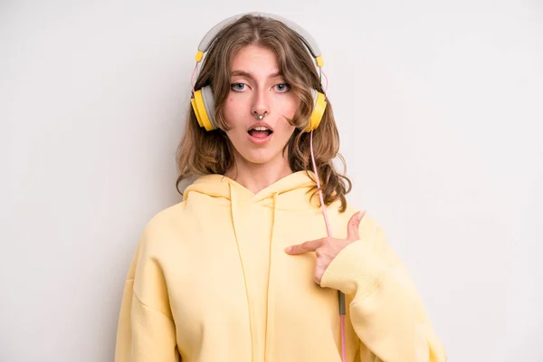 Teenager Girl Music Headphones Concept — Stockfoto