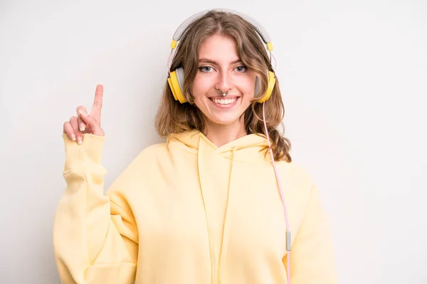 Teenager Girl Music Headphones Concept – stockfoto