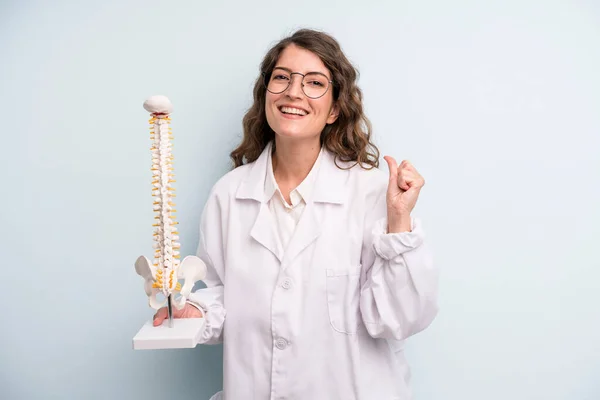 Young Adult Pretty Woman Spine Specialist Concept — Zdjęcie stockowe