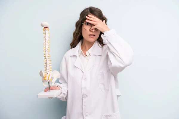 Young Adult Pretty Woman Spine Specialist Concept — Stockfoto