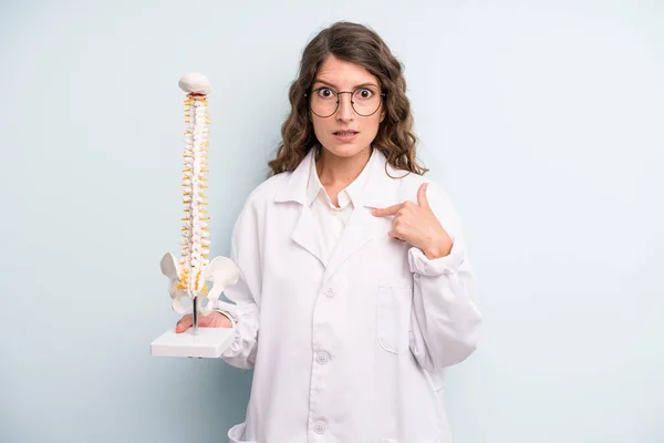Young Adult Pretty Woman Spine Specialist Concept — Fotografia de Stock