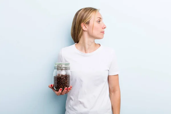 Pretty Blonde Young Adult Woman Coffee Beans Concept — Stock Photo, Image