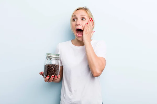 Pretty Blonde Young Adult Woman Coffee Beans Concept — Stock Photo, Image