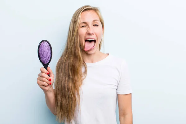 Pretty Blonde Young Adult Woman Hair Comb — Stock fotografie