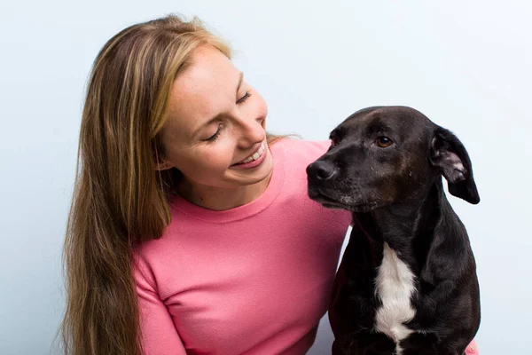 Pretty Blonde Young Adult Woman Enjoying Her Dog — Stock Photo, Image